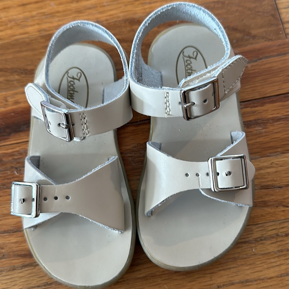 EUC Footmates Tide - 7 (Ecru color)
